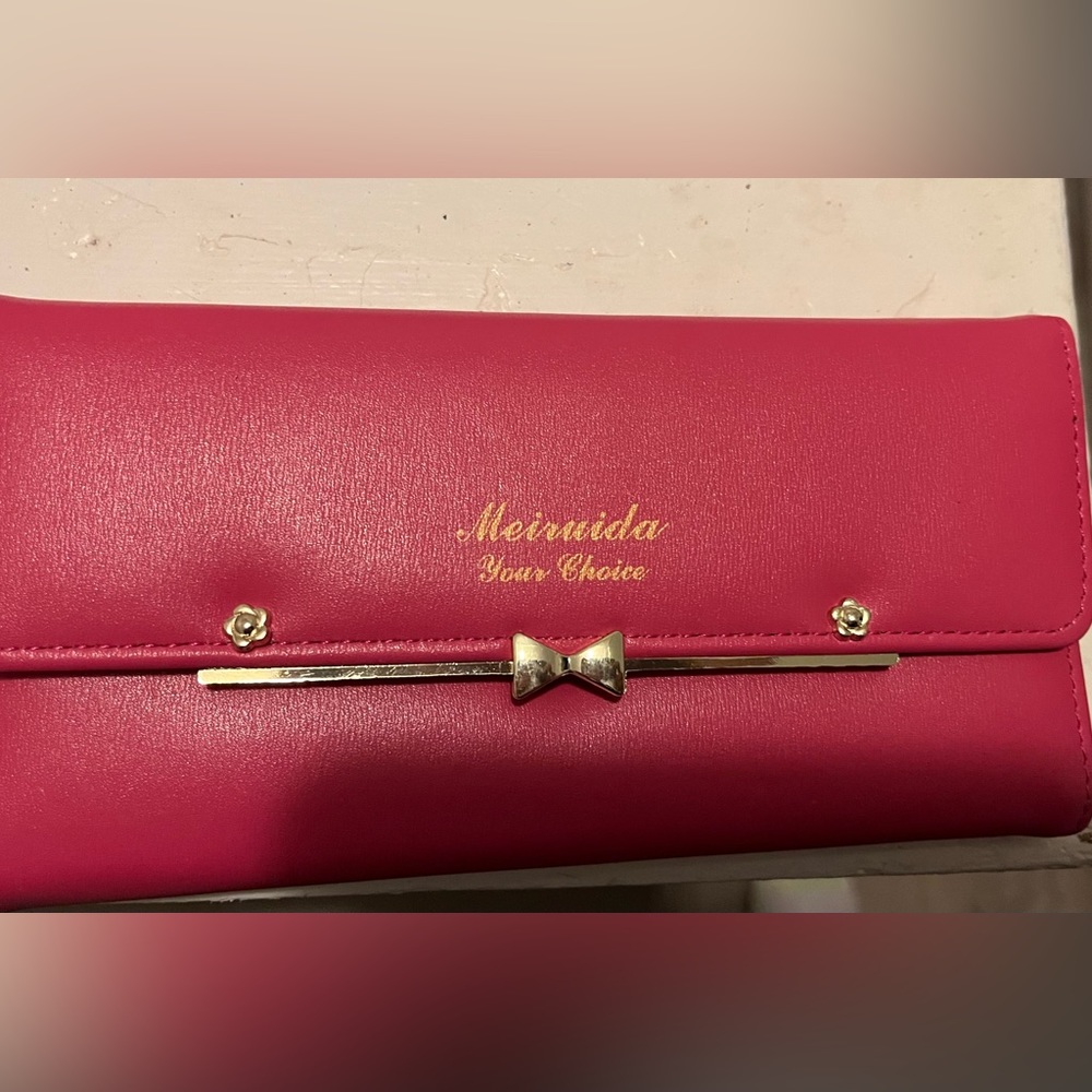 Brand new wallet with tags